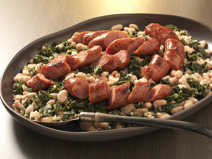 SAUCISSES ANDOUILLE AUX LÉGUMES VERTS ET AUX HARICOTS BLANCS