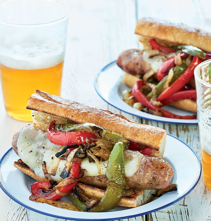 SAUCISSES ITALIENNES AUX POIVRONS, AUX OIGNONS ET AU PROVOLONE