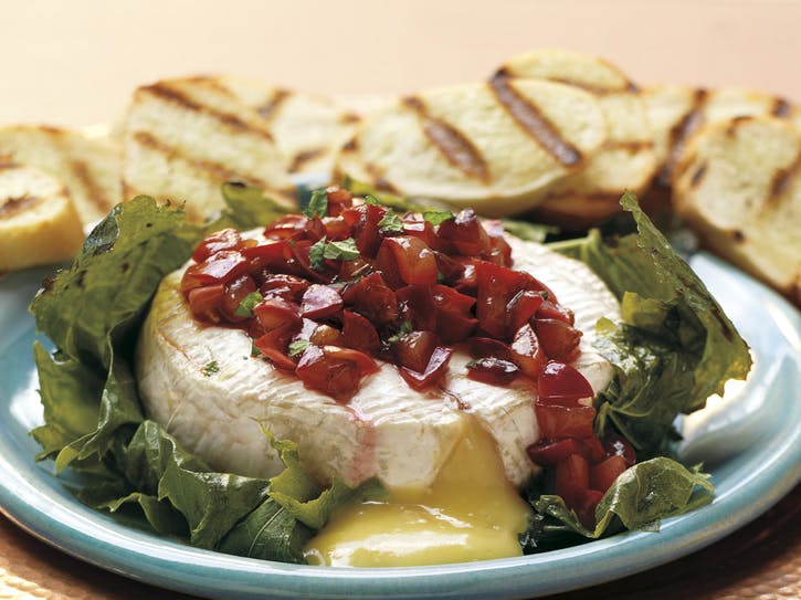 BRIE EN FEUILLES DE VIGNE, SALSA AU RAISIN