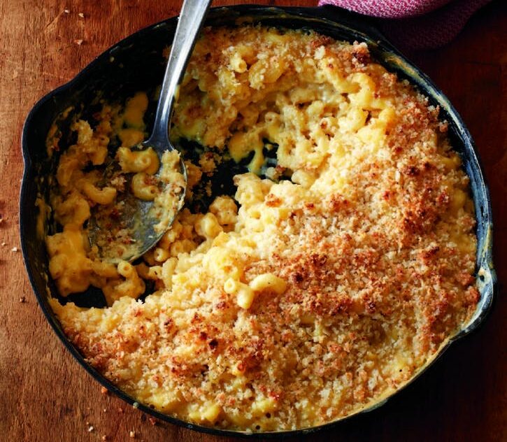 MACARONIS AU FROMAGE AVEC CHAPELURE AU PARMESAN